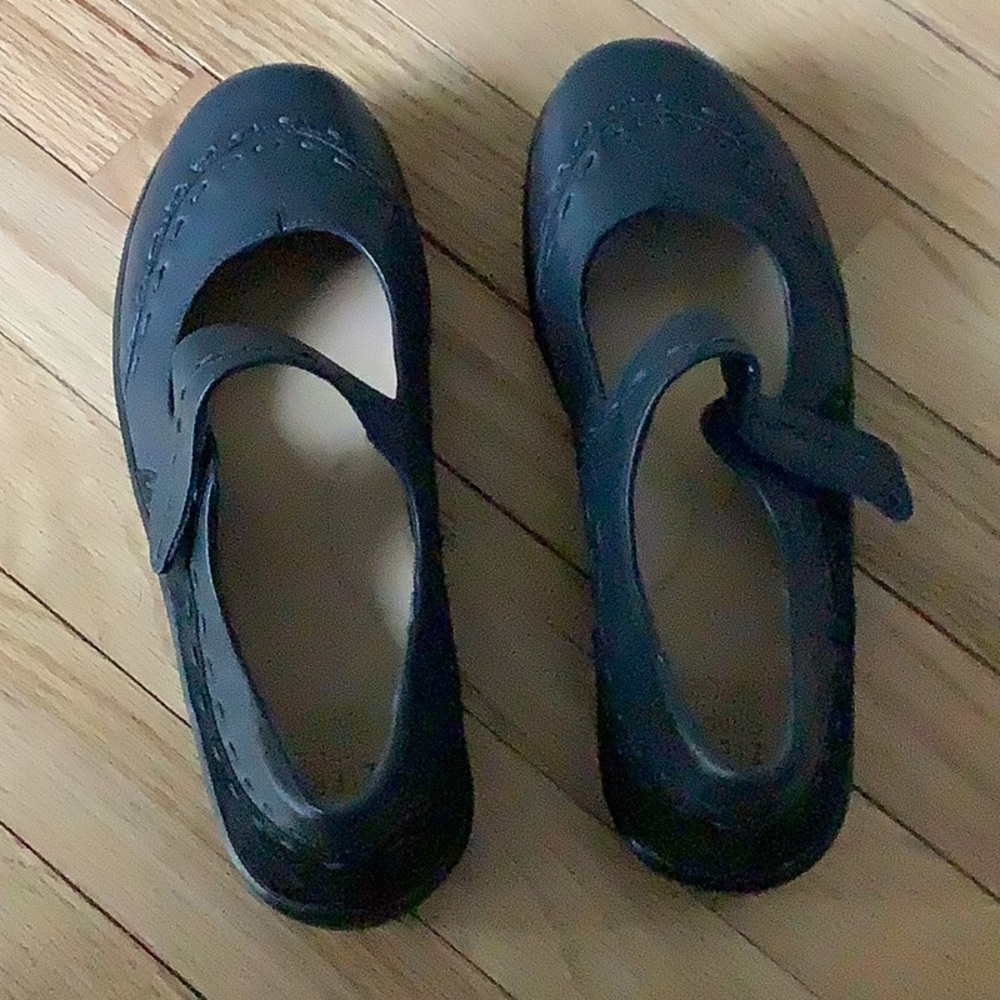 Brand new Ziera Super Support woman’s shoes. Size 40 navy
